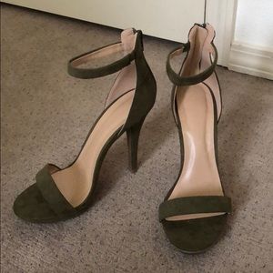 Olive heels - sz 9